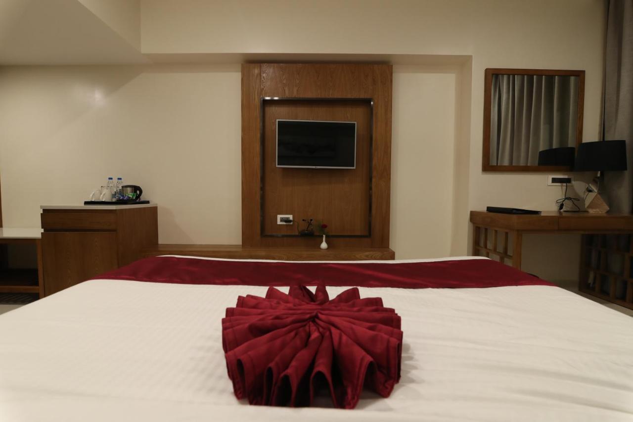 Sri Sri Sri Hotel Khammam Exterior photo