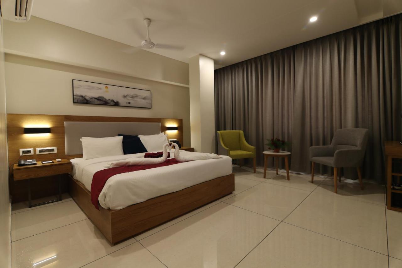 Sri Sri Sri Hotel Khammam Exterior photo