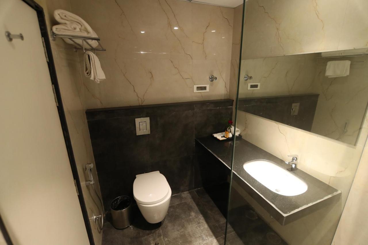 Sri Sri Sri Hotel Khammam Exterior photo