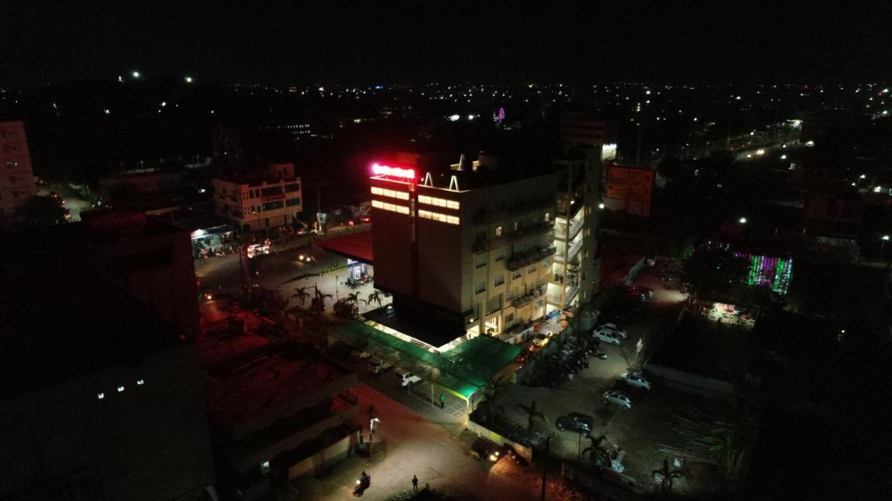Sri Sri Sri Hotel Khammam Exterior photo
